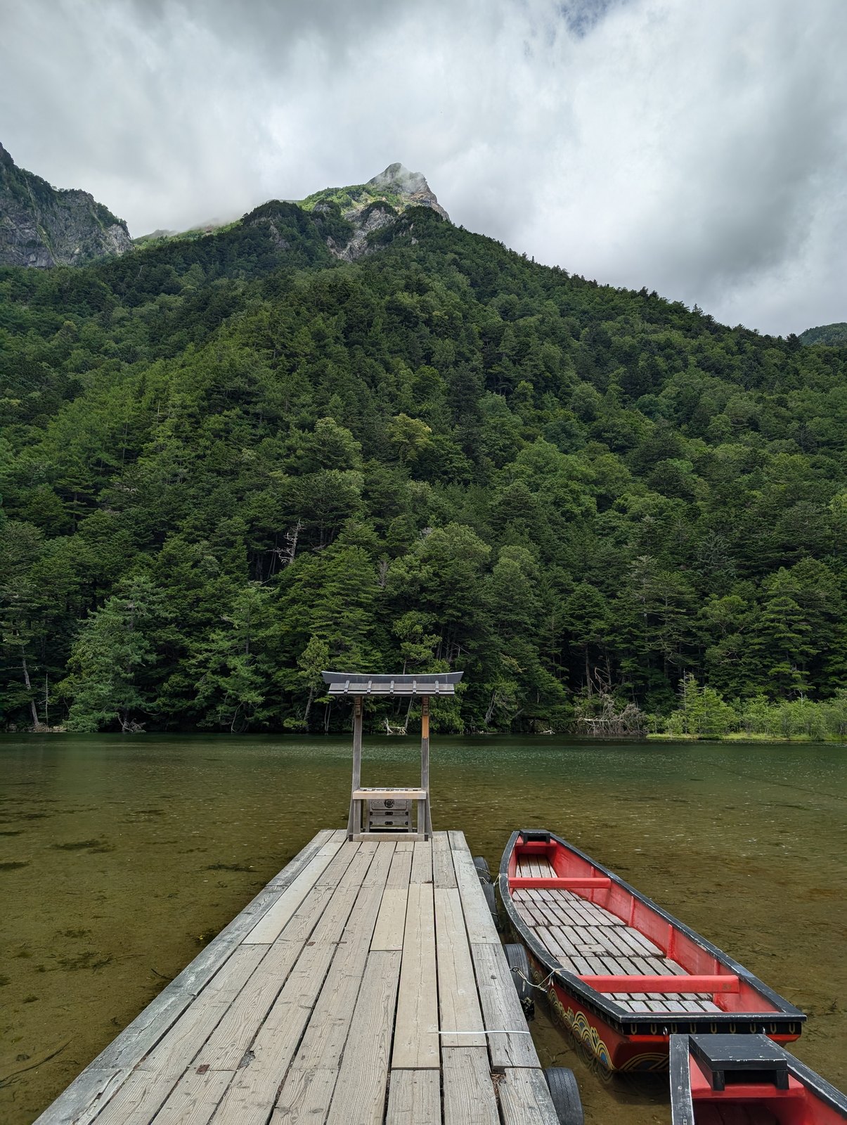 上高地・梓川の清流と北アルプス